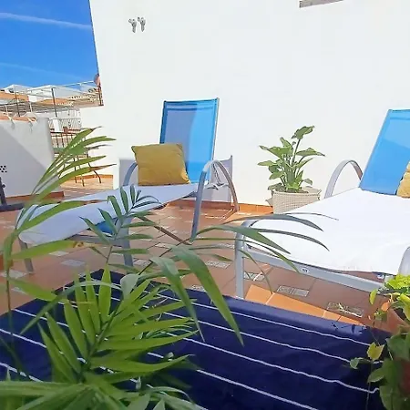 Tipica Casa En Con Patio Y Terraza