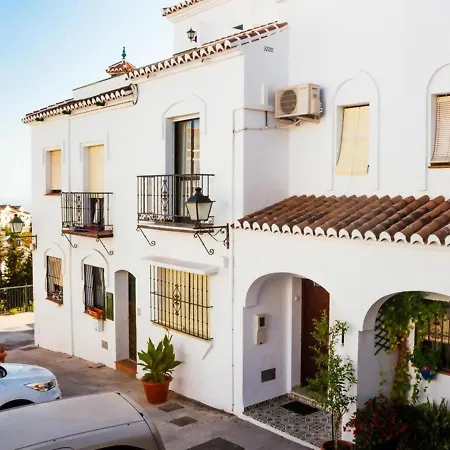 Tipica Casa En Con Patio Y Terraza