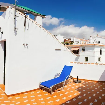 Tipica Casa En Con Patio Y Terraza