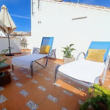 Tipica Casa En Con Patio Y Terraza